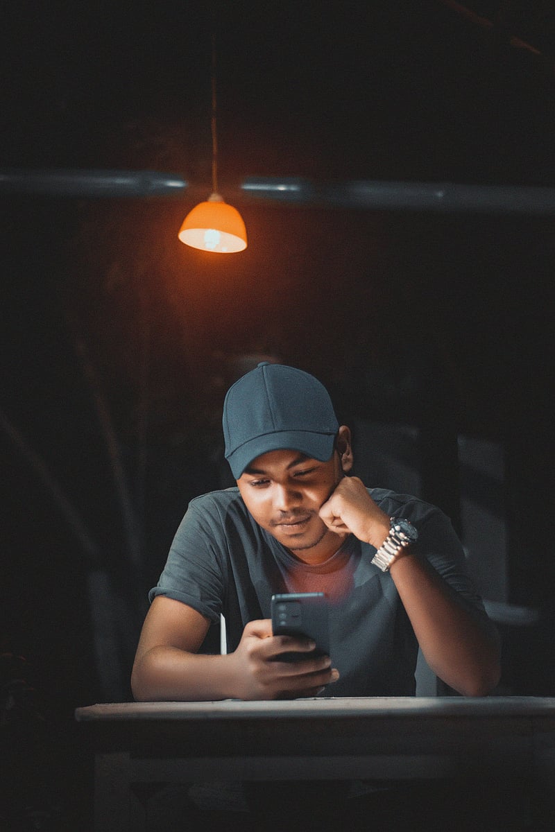 A Beginner's Guide to Managing Your First Online Income (Without Blowing It All)